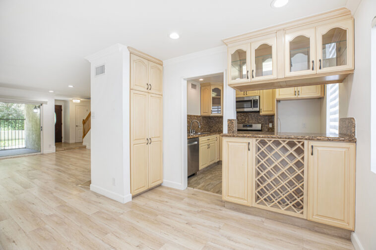 Lease rental available in Burbank Cabrini Villas